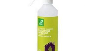 Detergente sgrassatore universale con olio essenziale di bergamotto e menta