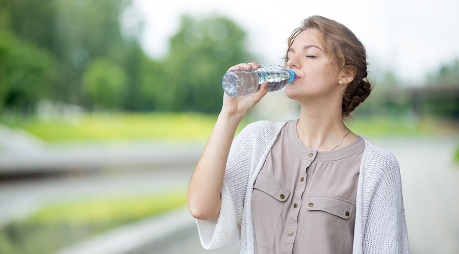 Bere, il gesto naturale della nostra salute