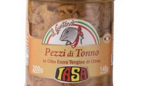 Pezzi di tonno in olio extravergine di oliva